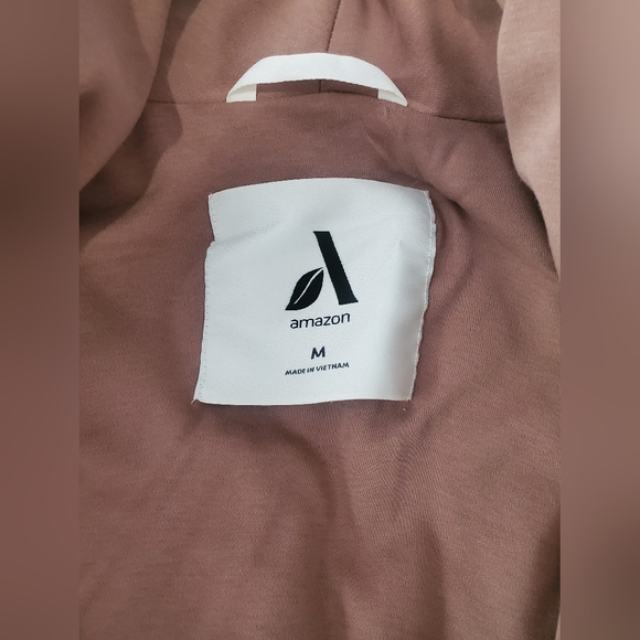 Amazon Essentials Organic Cotton Women's Relaxed-Fit Cotton Padded Home Coat - Picture 7 of 7